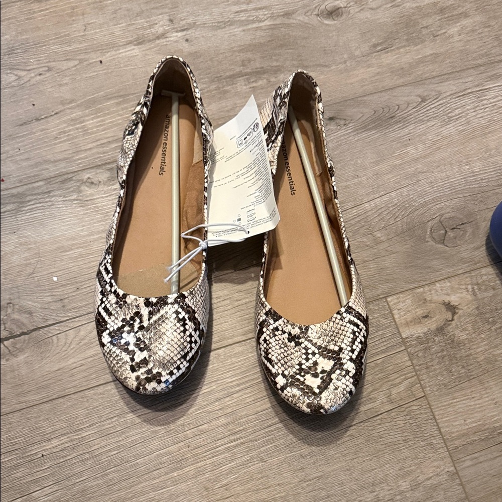 Amazon Essentials Snakeskin Women's Flats